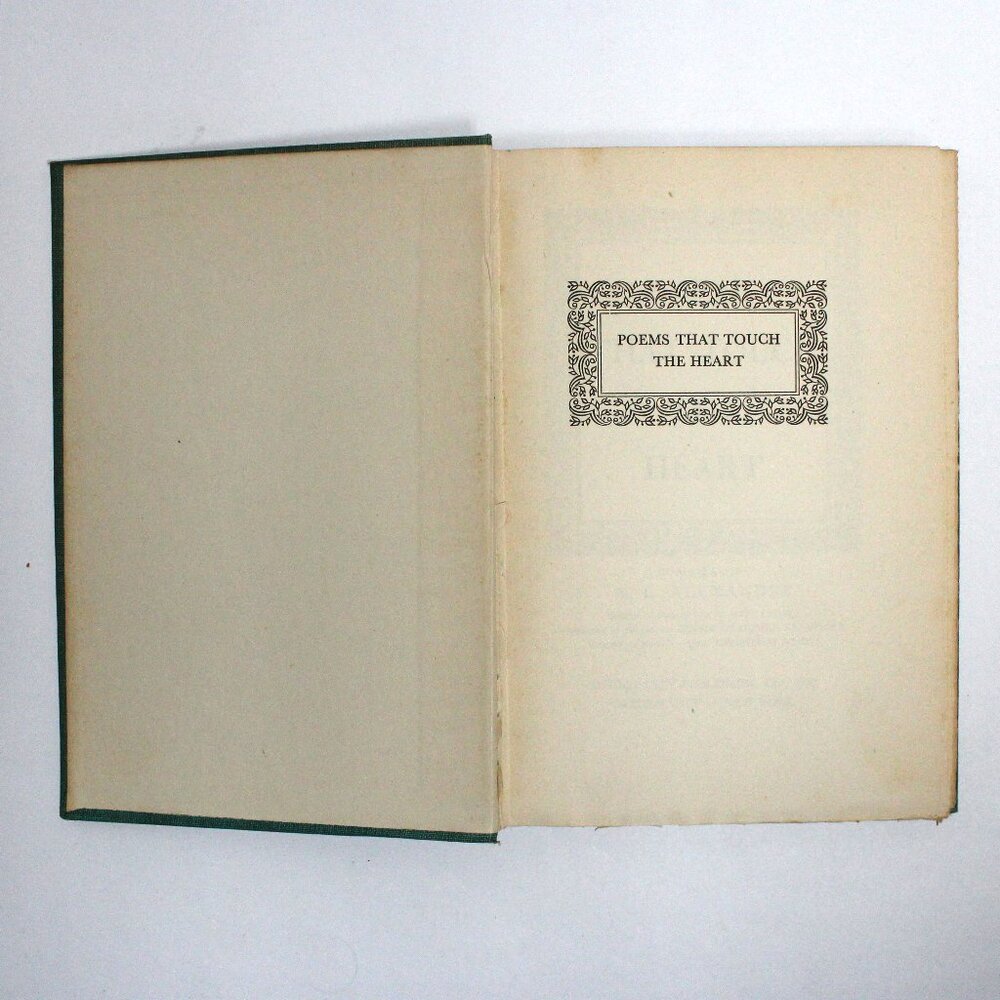 😍VINTAGE! Classic Green Hardcover Book